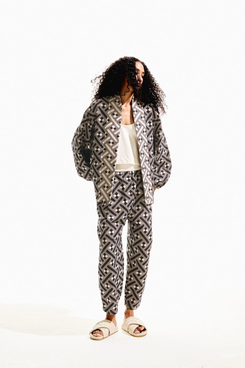 tp050224-000064-casaco-valorizar-bt010548-000064-calca-ideais-look3