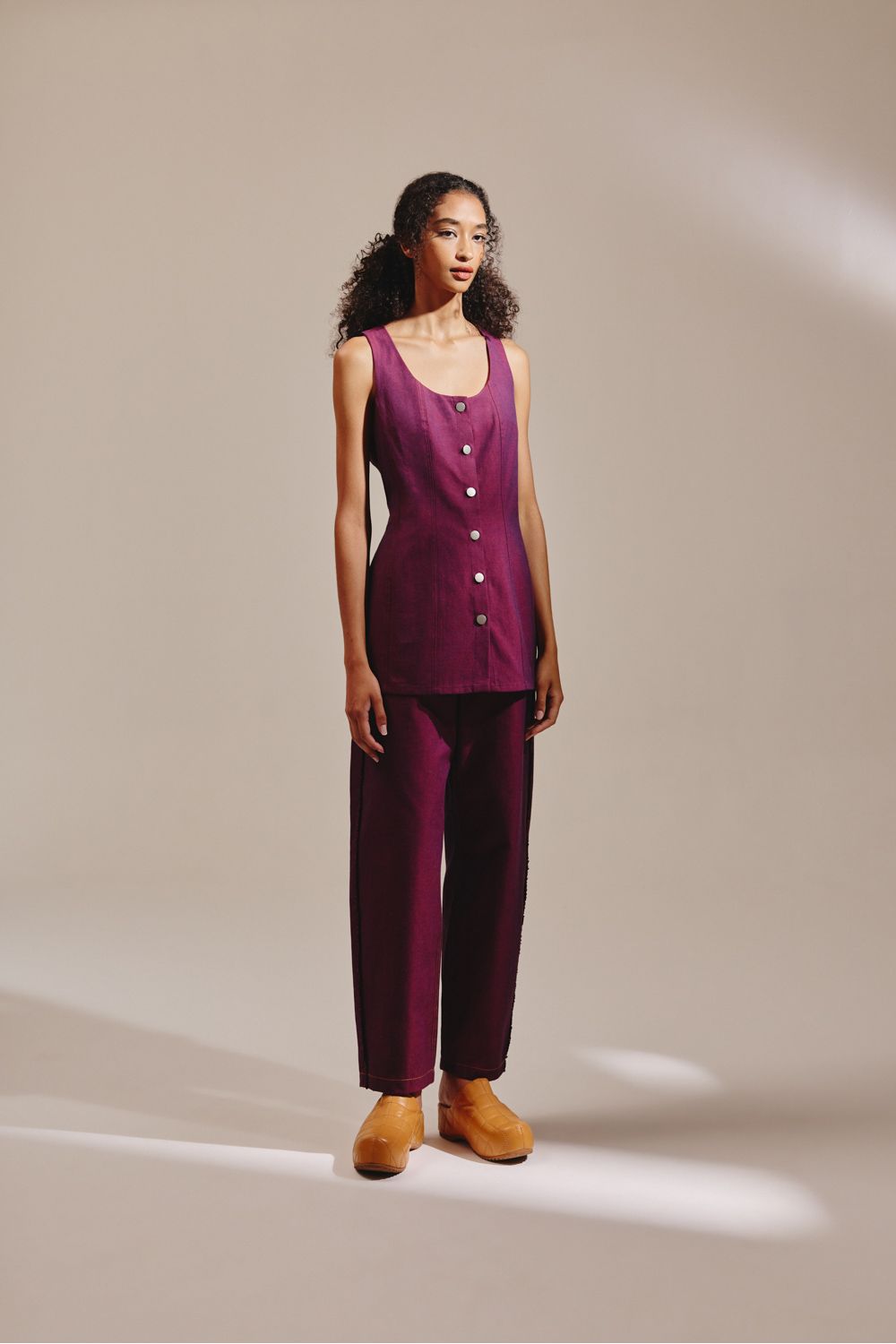 tp010349-000077-regata-cinturao-bt010598-000077-calca-gravidade-look3