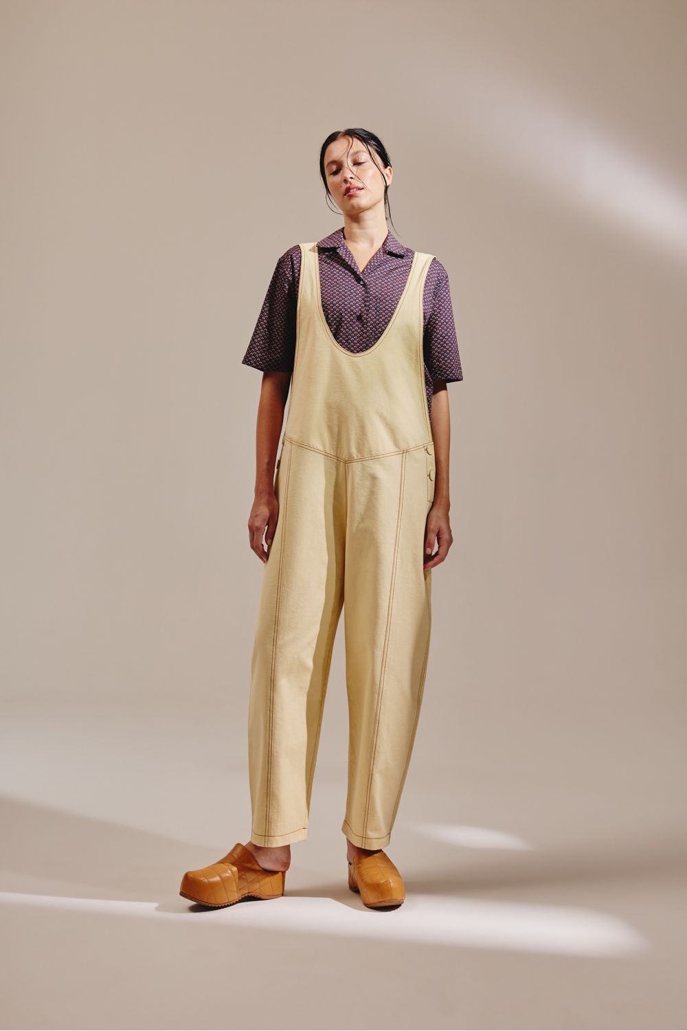 tp040065-000037-camisa-admiracao-on010151-000054-macacao-lunar-look
