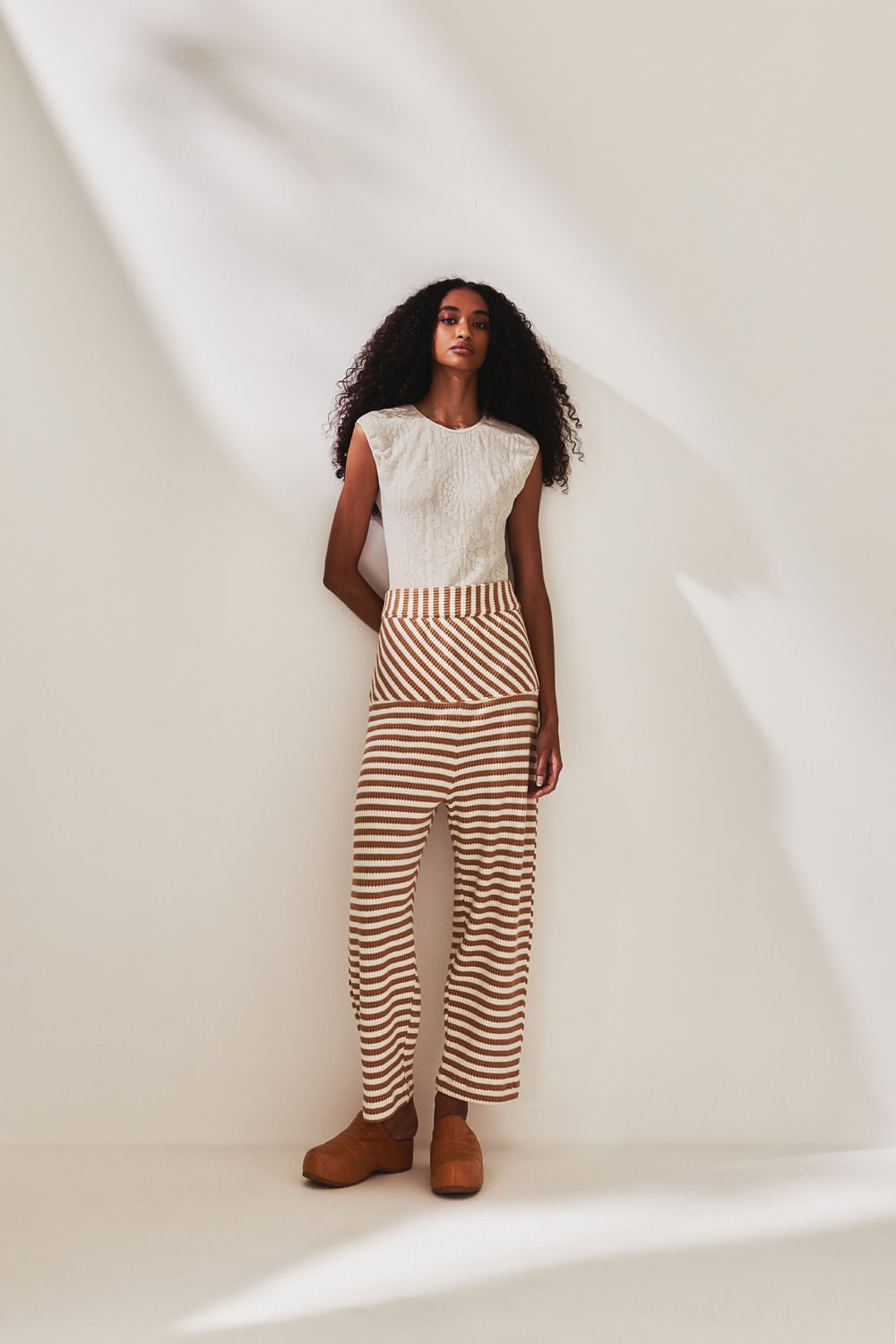 li020039-000008-body-hadar-bt010606-000048-calca-humanista-look1