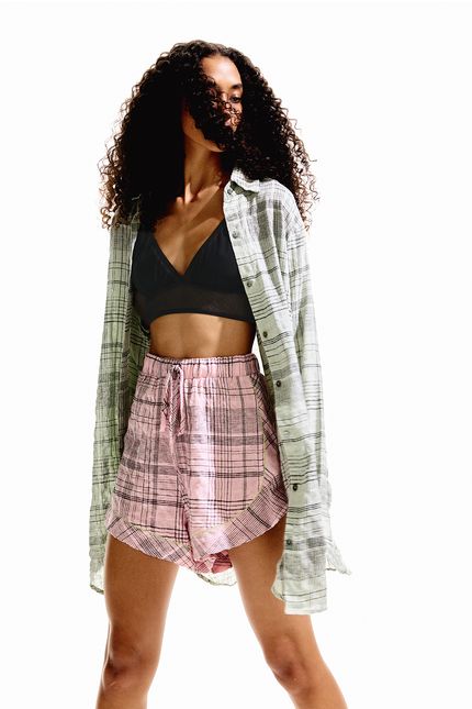 tp040070-000074-camisa-perseu-bt030076-000131-shorts-cosmico-look2