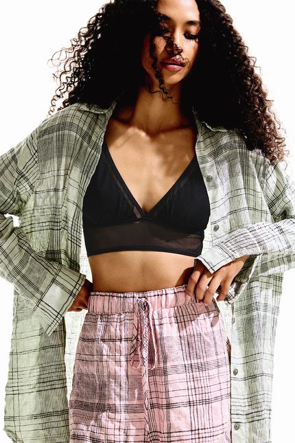 tp040070-000074-camisa-perseu-bt030076-000131-shorts-cosmico-look-detalhe