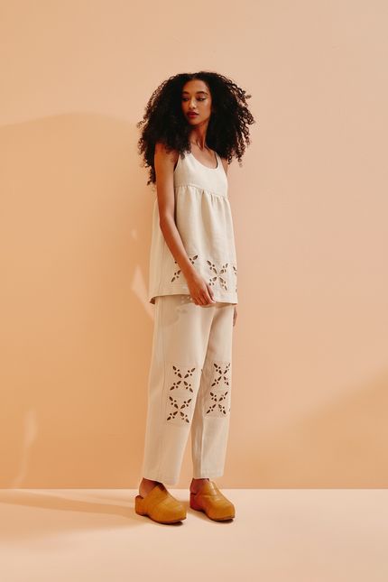 bt010593-000008-calca-celeste-look-ia