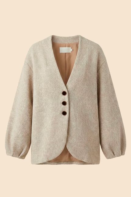 tp050258-000036-casaco-brevidade-ia-still1