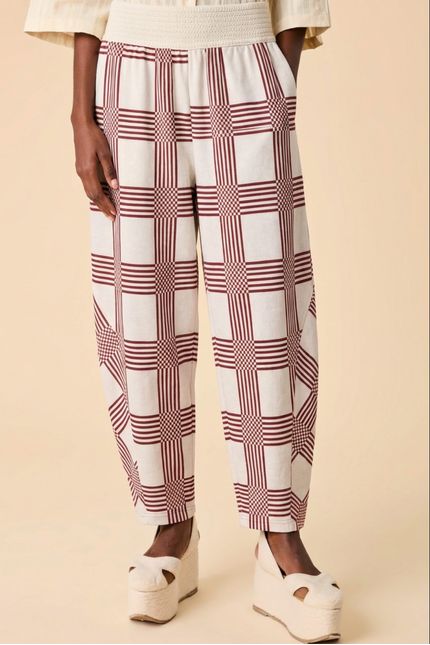 bt010640-000075-calca-intangivel-look1-ia