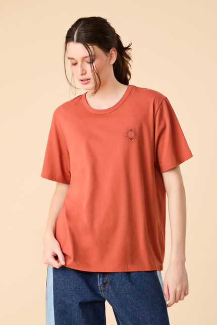 tp020248-000048-camiseta-dimensao-look1