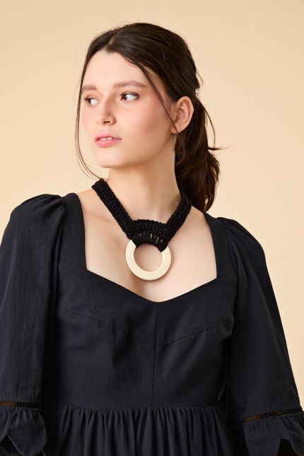 ac010004-000009-colar-silenciar-look1