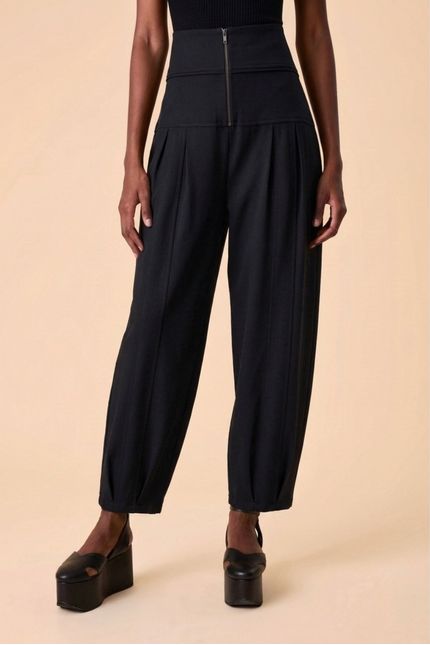 bt010584-000009-calca-eterno-look1