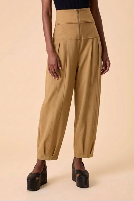 bt010584-000048-calca-eterno-look1