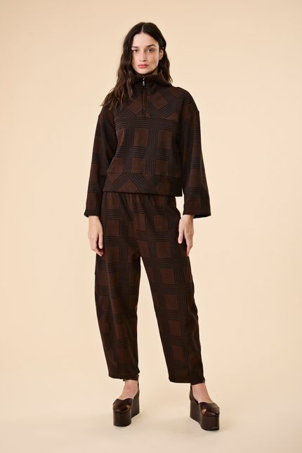 bt010640-000037-calca-intangivel-look1